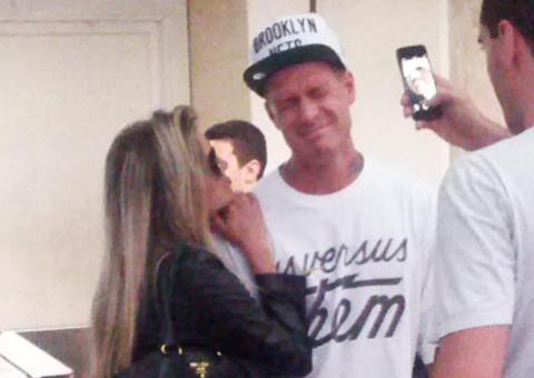  Nova milionária do pedaço, Bárbara embarca com Matheus em SP